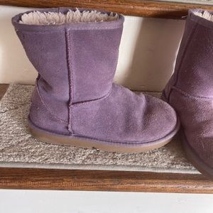 Kids Koolabura by UGG purple color boots  big kids size 4